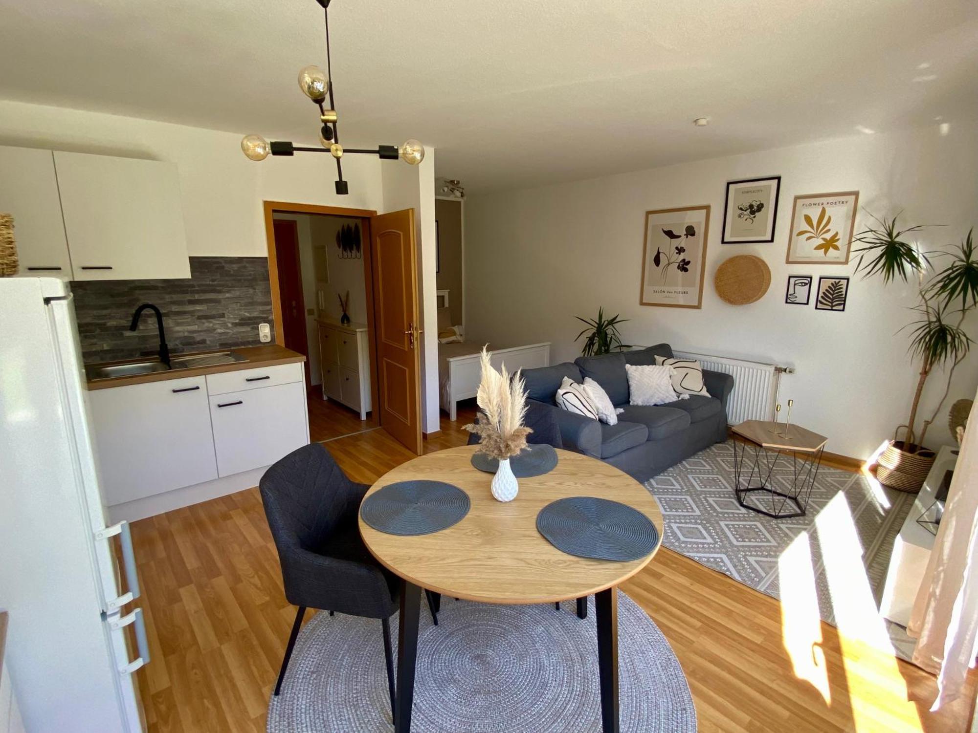 Stilvolles Appartement เยนา ภายนอก รูปภาพ